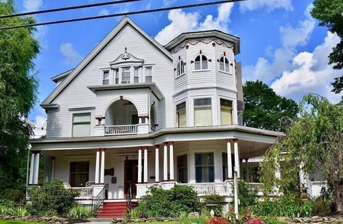 Towanda Bed & Breakfast | The Taylor at Victorian Charm Inn