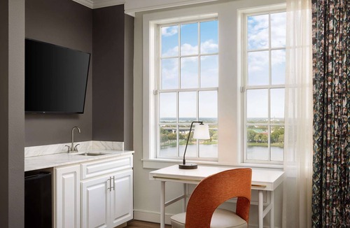 Downtown Hotel | The Terrace Hotel Lakeland, Tapestry Collection by Hilton
