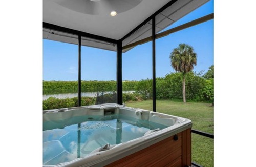 Concerned Citizens of Gibsonton Area House | The Ultimate Waterfront View