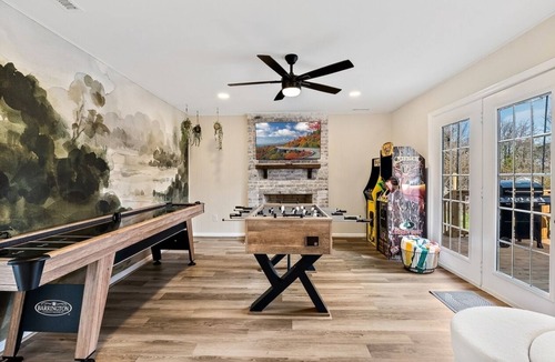 Greer House | The Vega Haven Retreat w/Hot Tub, Sauna + Game Room - Sleeps 12