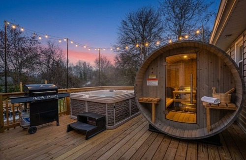 Greer House | The Vega Haven Retreat w/Hot Tub, Sauna + Game Room - Sleeps 12
