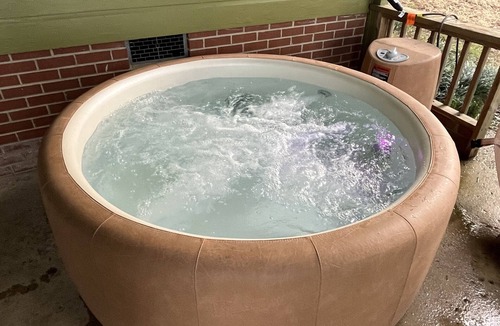 Conover Cottage | “The View” Lake Front Cottage w/Hot tub