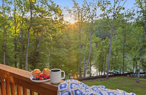 Mill Spring House | The Z's Great Escape · Lakefront Luxury