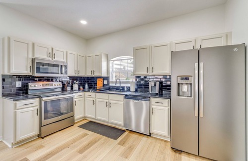 Lindfields House | Theme Park Hub 4 Mi to Disney! Poolside Retreat