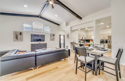 Lindfields House | Theme Park Hub 4 Mi to Disney! Poolside Retreat