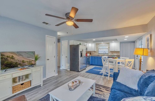 Gulfport House | This townhouse is a 2 bedroom(s), 1 bathrooms, located in Gulfport, FL.