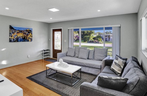 Fort Lauderdale Villa | This villa is a 5 bedroom(s), 3 bathrooms, located in Oakland Park, FL.
