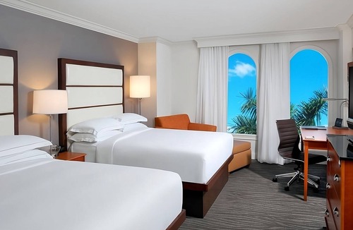 Park Shore Hotel | Thoughtfully Prepared for Your Best Stay Yet! 3 Units, Pool, Free Parking!