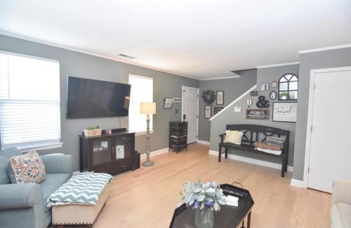 Columbia House | Three bed, Two Bath Townhome
