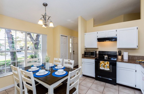 Sunridge Woods Villa | Three Bedroom 2 Bathroom Vacation home minutes away from the Parks