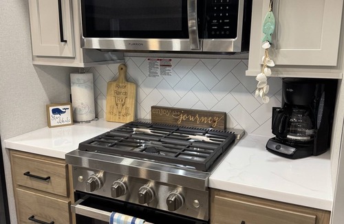River Ranch RV Rental | Tiki "Glamping" unit fully stocked RV w/golf cart