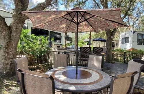 River Ranch RV Rental | Tiki "Glamping" unit fully stocked RV w/golf cart