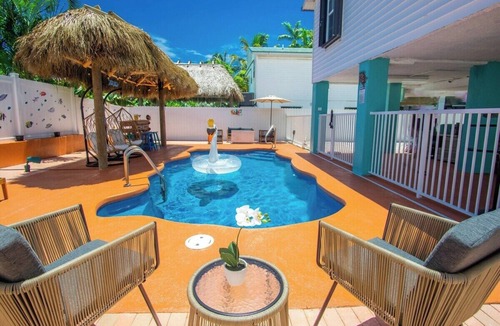 Marathon House | Tiki Time! Private Pool~Tiki Hut~Kayak~Grill~Ocean View!
