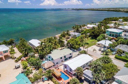 Marathon House | Tiki Time! Private Pool~Tiki Hut~Kayak~Grill~Ocean View!