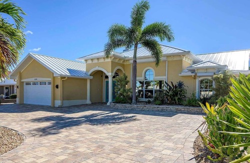 Caloosahatchee House | TikiTime Tropical Riverfront Retreat