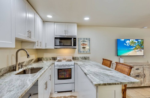 Fort Myers Beach Apartment | Tommy Bahama at Siesta Dreams - private 1BR, 1BA apartment near Ft Myers Beach!