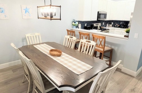Bahama Bay Condo | Top-floor 3BR/2BA penthouse at Bahama Bay Resort with peaceful waterfront pond views, private balcony, full kitchen, and separate tub & shower in both baths. Gated resort with pools & hot tubs just 15–20 mins from Disney. Sleeps 8.
