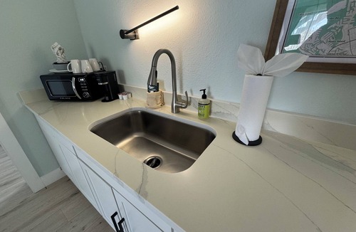 Isles of Capri Condo | Top Location-10 Min From Beach-BBQ-Water Front