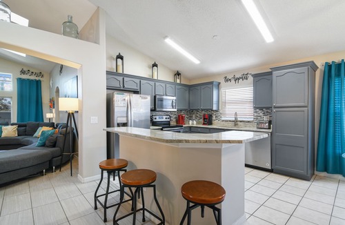 Windsor Palms House | TOP-RATED Disney Villa! 5BR/4BR, Heated South-Facing Pool, 3 Miles to Disney