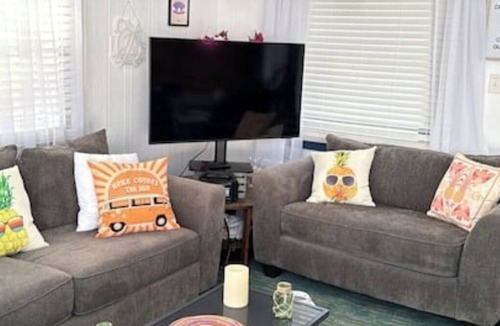 Englewood East Cottage | Tranquil 1-acre 1-bed 1ba pool cottage attached to main rental home near beaches