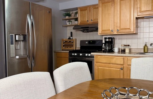 Hackensack Apartment | Tranquil 2-bedroom updated apartment with AC in charming Hackensack