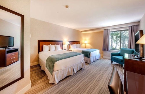 Southbury Hotel | Tranquil Hideaways Close to Waterfalls, Trails & Local Wineries l 2 Rooms