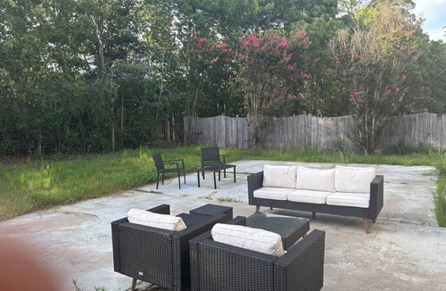 Huntcliff House | Travel Nurse & Corporate Housing Spacious 4BR Sleeps 10