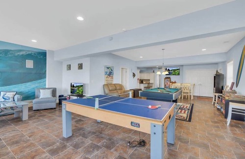 Seaside Heights House | Trendy & fun 6 BR-100 steps to Beach-few more Bay
