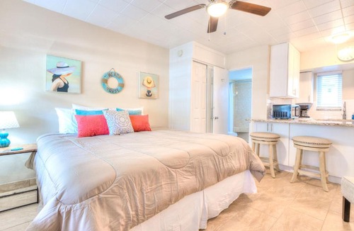Treasure Island Apartment | Tropic Terrace #18 - Beachfront Resort