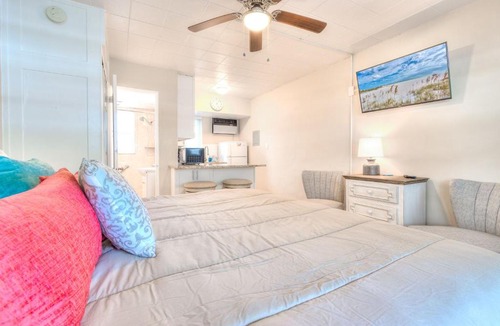 Treasure Island Apartment | Tropic Terrace #18 - Beachfront Resort