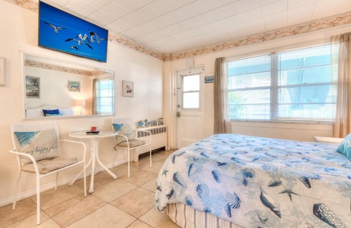 Treasure Island Apartment | Tropic Terrace Suite #16 - Beachfront Resort