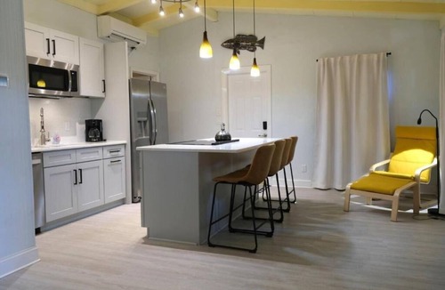 Siesta Key Village Cottage | Tropical Beach Cottage-Steps to the Beach-Short Walk to Siesta Key Village