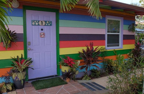 Siesta Key Village Cottage | Tropical Beach Cottage-Steps to the Beach-Short Walk to Siesta Key Village