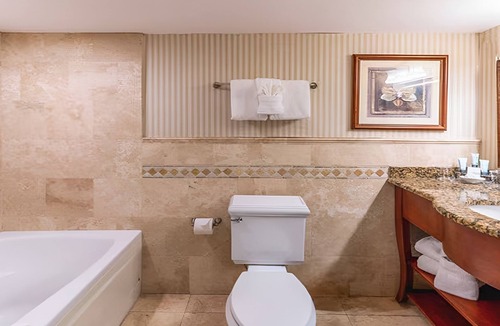 Captiva Hotel | Tropical Bliss | Unit w/Balcony & Kitchen – Perfect for Couples! | Onsite Pool