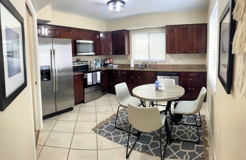 Pine Manor House | TROPICAL BREEZE TOWNHOUSE WITH LARGE PRIVATE PATIO 2 BEDROOMS-2 BATHROOMS