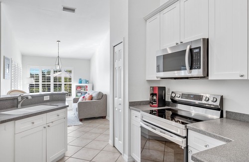 Iona House | Tropical Estate, Heated Pool, Just Minutes to FMB and Sanibel Island