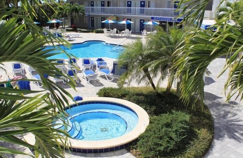St. Pete Beach Resort | TROPICAL GROUP GETAWAY! 4 Gorgeous Units On The Beach w/ On Site Bar!