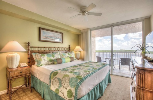 Fort Myers Beach Hotel | Tropical Gulf Escape with Outdoor Pool & Parking Near Lovers Key Beach | 2 Units