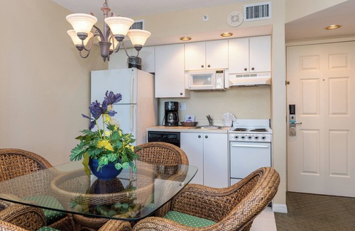 Fort Myers Beach Hotel | Tropical Gulf Escape with Outdoor Pool & Parking Near Lovers Key Beach | 2 Units