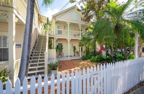 The Meadows Apartment | Tropical Heron Hideaway with Hot Tub, Pool