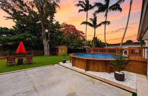 Kendale Lakes Villa | Tropical Lakehouse Escape Pool and Lakefront