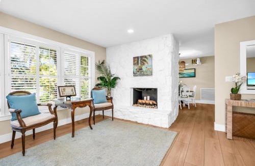 Palm Beach Gardens House | Tropical Mango Bungalow Pool Close to Beach!