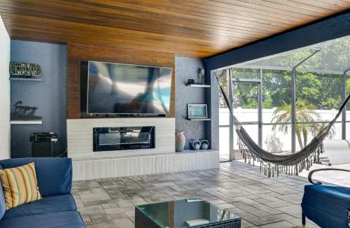 Lehigh Acres House | Tropical Oasis in Lehigh Acres: Great for Groups!