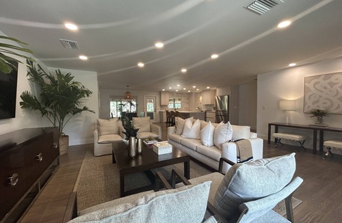 Greenacres House | Tropical oasis with amazing tiki