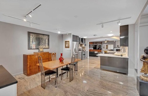 Sorrento Shores House | Tropical pool home close to beaches