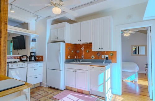 Indian Beach Sapphire Shores House | Tropical Sarasota Retreat - 2 Historic Bay Homes - 4 BR Total