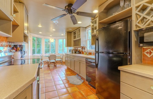 Indian Beach Sapphire Shores House | Tropical Sarasota Retreat - 2 Historic Bay Homes - 4 BR Total