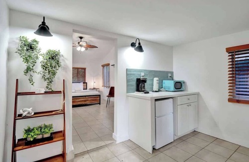 Sailboat Bend House | Tropical Studio with Pool | Fort Lauderdale