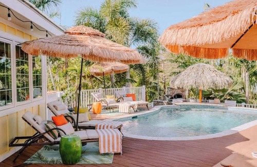 Biggar Villa | Tropical Studio with Pool & Lake Access!