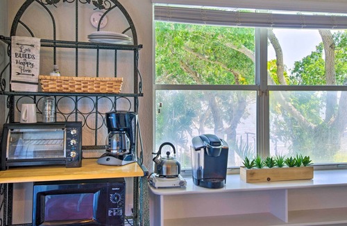 Tropic Villa | Tropical Villa: Screened Porch & Water View!